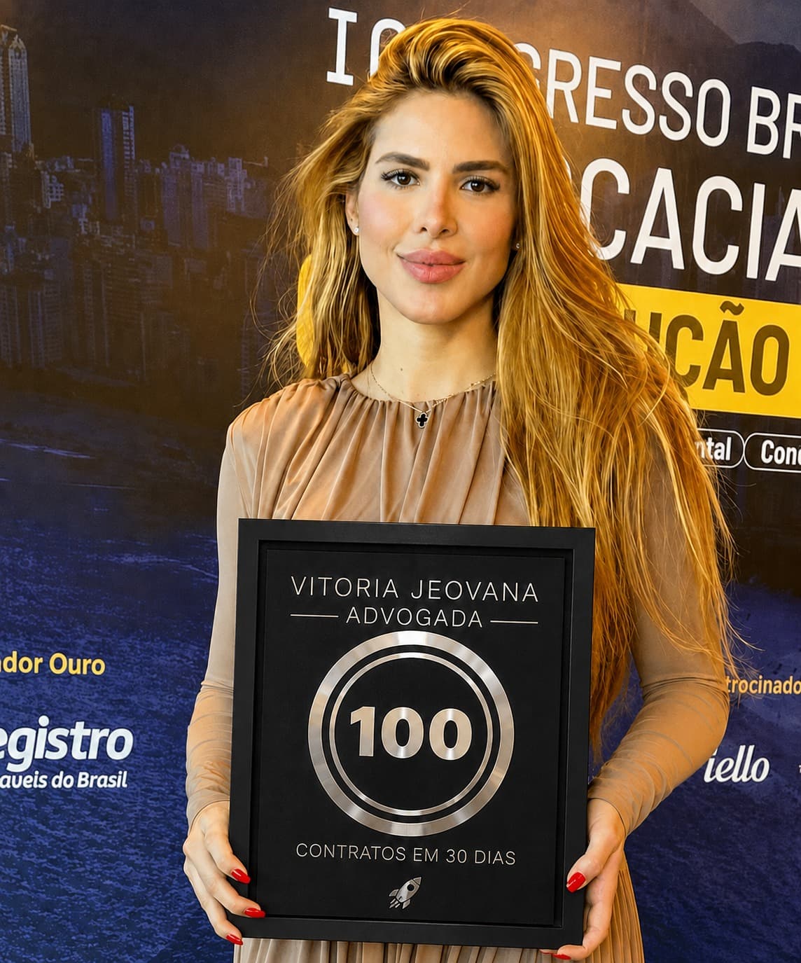 Vitoria Jeovana — 100 contratos em 30 dias